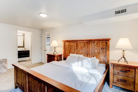 Modern Private Whole Unit 4 Bedroom Guest Suite King Bed Alojamiento y desayuno in Salt Lake City