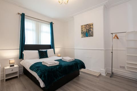Inspired Stays-City Centre Location- Sleeps up to 9 House in Stoke-on-Trent