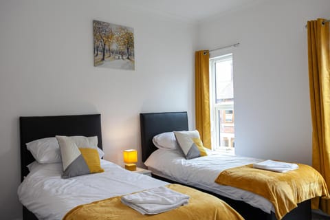 Inspired Stays-City Centre Location- Sleeps up to 9 House in Stoke-on-Trent