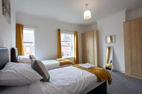 Inspired Stays-City Centre Location- Sleeps up to 9 House in Stoke-on-Trent