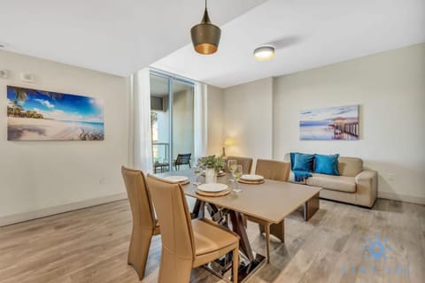 Apartment with Bay View Balcony - Pool - Up To 6 - Gym Apartment in Hollywood Beach