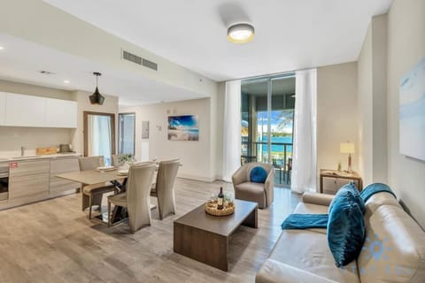 Apartment with Bay View Balcony - Pool - Up To 6 - Gym Apartment in Hollywood Beach