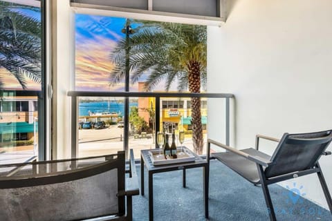 Apartment with Bay View Balcony - Pool - Up To 6 - Gym Apartment in Hollywood Beach