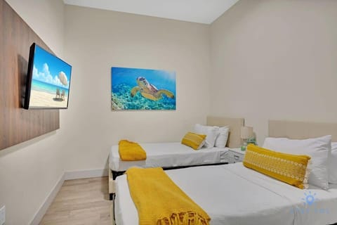 Modern Resort - Terrace - Up To 6 - Near Beach Apartment in Hollywood Beach