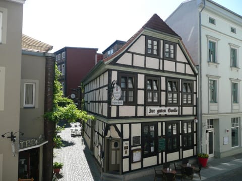 Property building, Facade/entrance