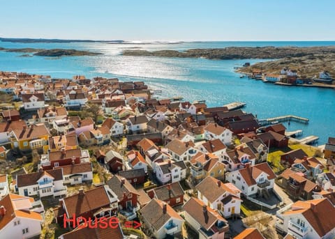 Property building, Bird's eye view, City view, Sea view