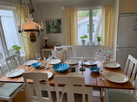 Dining area, kitchen