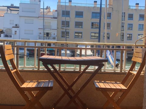 PORT AMBAR - Apartamento en la Marina de Empuriabrava - balcón con vistas al canal - playa - wifi Appartement in Roses
