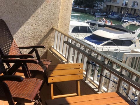 PORT AMBAR - Apartamento en la Marina de Empuriabrava - balcón con vistas al canal - playa - wifi Condo in Roses