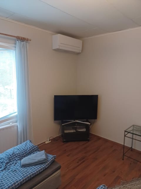 Communal lounge/ TV room, air conditioner