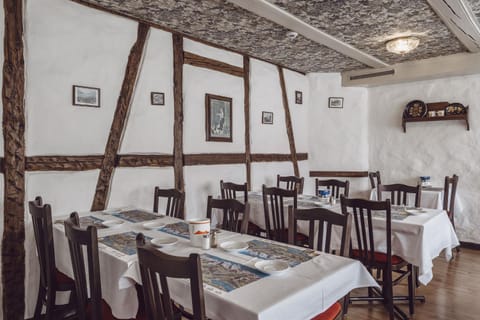 Restaurant/places to eat, Banquet/Function facilities