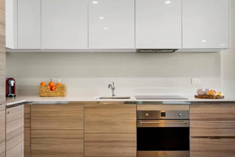 Ocean View - Balcony - Hollywood Beach Broad-walk Apartment in Hollywood Beach