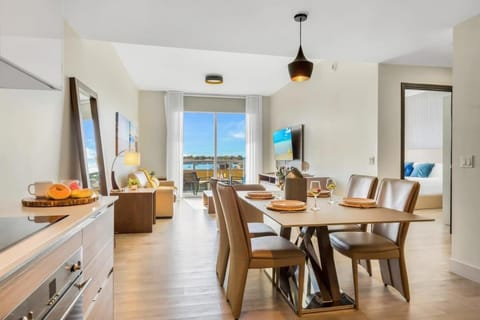 Ocean View - Balcony - Hollywood Beach Broad-walk Apartment in Hollywood Beach