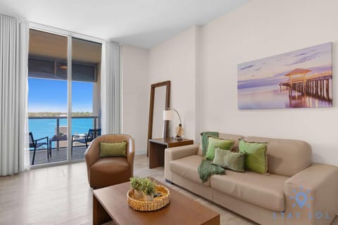 Bay View - Rooftop Pool - Hollywood Beach Broad -walk Apartment in Hollywood Beach