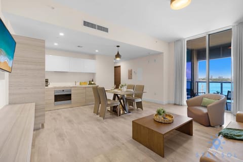 Bay View - Rooftop Pool - Hollywood Beach Broad -walk Apartment in Hollywood Beach