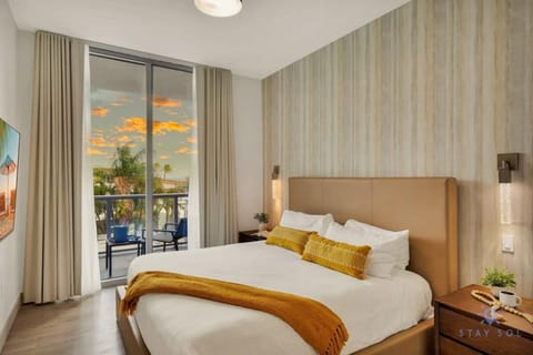 Best Stay - Rooftop Pool & Hot Tub - Hollywood Beach Apartment in Hollywood Beach