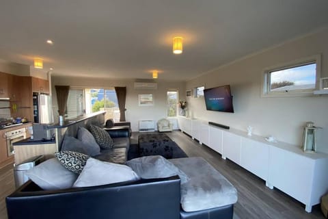 Jan Juc Ocean Views - Pet friendly House in Torquay