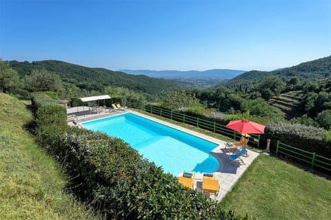 Villa Mario, piscina privata,aria cond,immersa nel verde,campagna Toscana Moradia in Pistoia