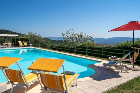 Villa Mario, piscina privata,aria cond,immersa nel verde,campagna Toscana Moradia in Pistoia