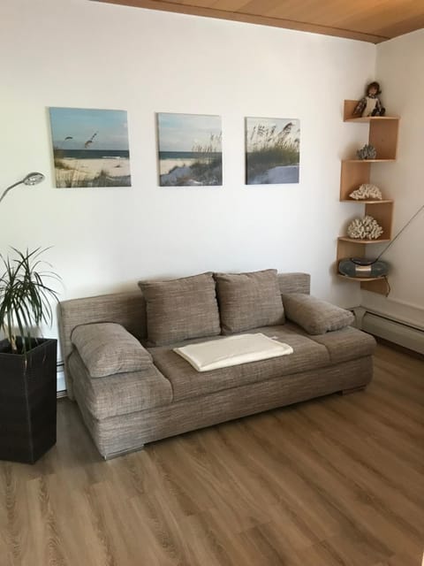 Nightclub / DJ, Living room, Lobby or reception, Lounge or bar, Seating area