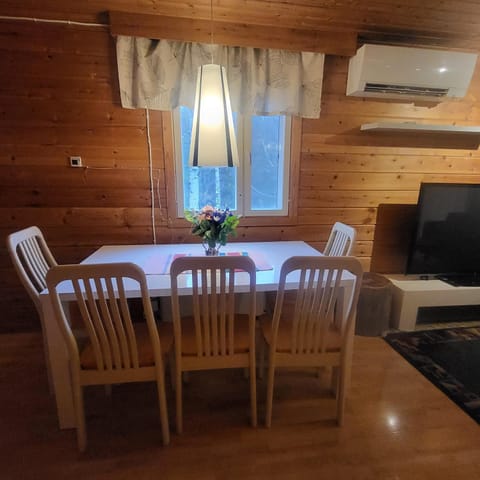 Seating area, kitchen