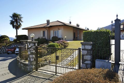 Facade/entrance, Garden