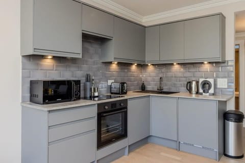 Dragon Suites - Edinburgh City Centre 2 Bed Apartment Apartment in Edinburgh