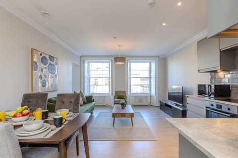 Dragon Suites - Edinburgh City Centre 2 Bed Apartment Apartment in Edinburgh