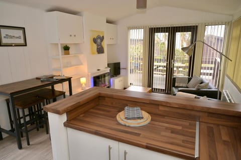 Seating area, Dining area, heating, kitchen