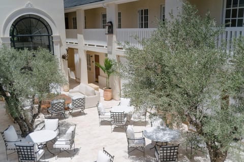 Patio, Restaurant/places to eat, Day