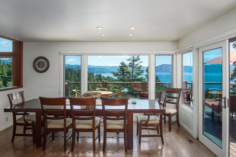 Luxury Lakeview Retreat - Hot Tub, SUP, Sauna & More! House in Lake Tahoe