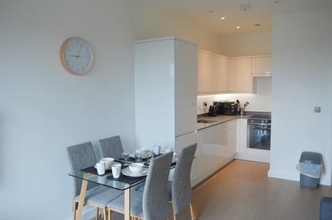 Top Floor Luxury 2 Bedroom St Albans Apartment - Free WiFi Apartment in St Albans