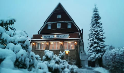 Property building, Facade/entrance, Facade/entrance, Bird's eye view, Winter, Garden