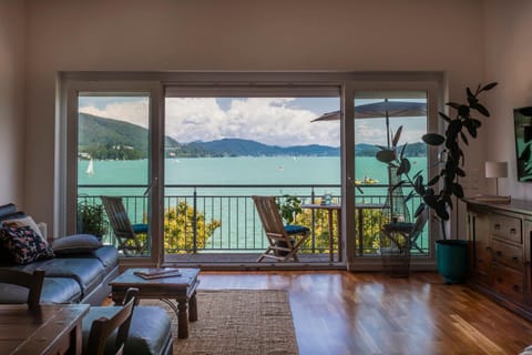 View (from property/room), Balcony/Terrace, Living room, Seating area, Lake view