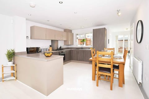 Kiln Side by Truestays - 3 Bedroom House House in Stoke-on-Trent