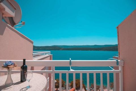 Villa "Sea La Vie" with Garage and Private Beach Übernachtung mit Frühstück in Neum