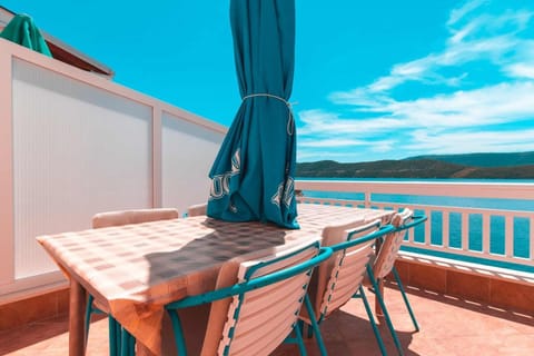 Villa "Sea La Vie" with Garage and Private Beach Übernachtung mit Frühstück in Neum