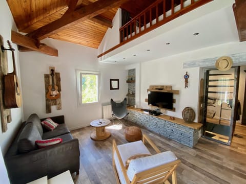 Maison les pieds dans l'eau House in Auvergne-Rhône-Alpes