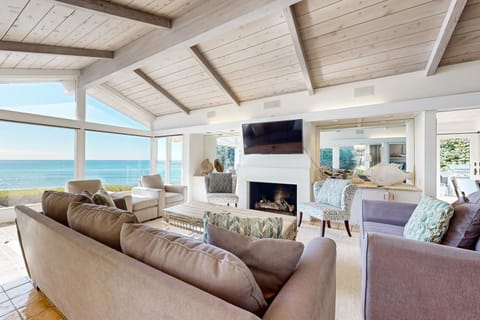 Forever Views Oceanfront, dog-friendly home with deck, firepit, grill, & sweeping ocean views House in Ocean Beach