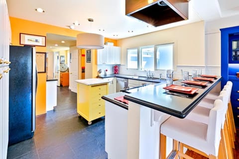 Casa Dolce Hillside Retreat w/ Amazing Ocean Views + Walk to Shops House in La Jolla