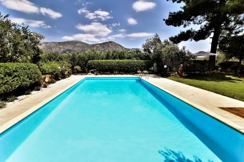 Day, Natural landscape, Mountain view, Pool view, Swimming pool, Swimming pool, sunbed