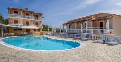 Property building, Day, Pool view, Swimming pool, sunbed