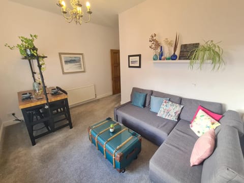 Bed, Living room, Photo of the whole room, Seating area, Dining area