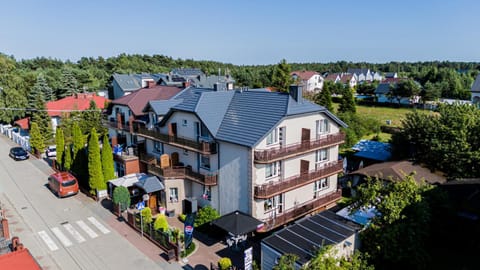 Property building, Day, Neighbourhood, Street view, Location