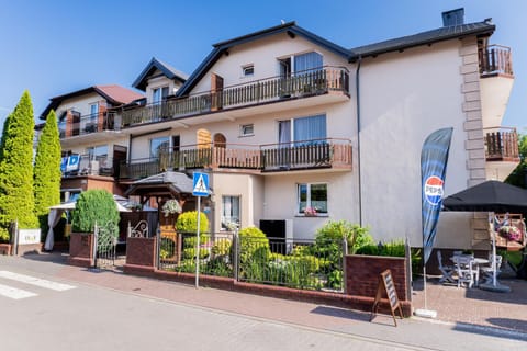 Property building, Neighbourhood, Street view, Location