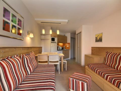 Bel appartement 2 pièces avec 2 balcons et TV - FR-1-455-190 Apartment in Mâcot-la-Plagne