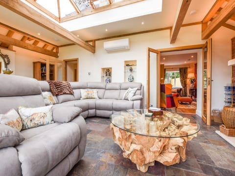 Living room, Decorative detail, Seating area