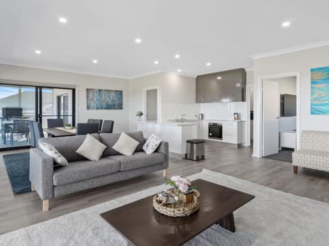 8 Huntingdale Drive House in Normanville
