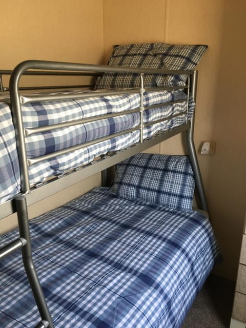 Bedroom, bunk bed