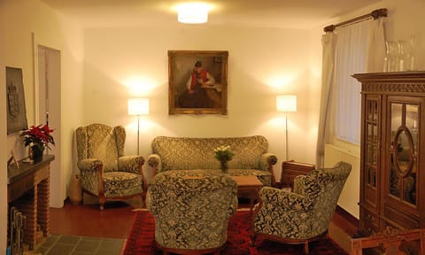 Living room, Photo of the whole room